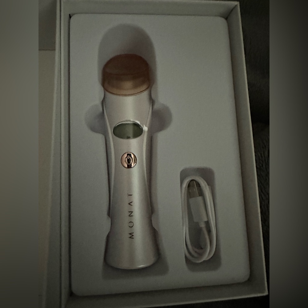 MONAT Hot & Cold Facial Wand - brand new